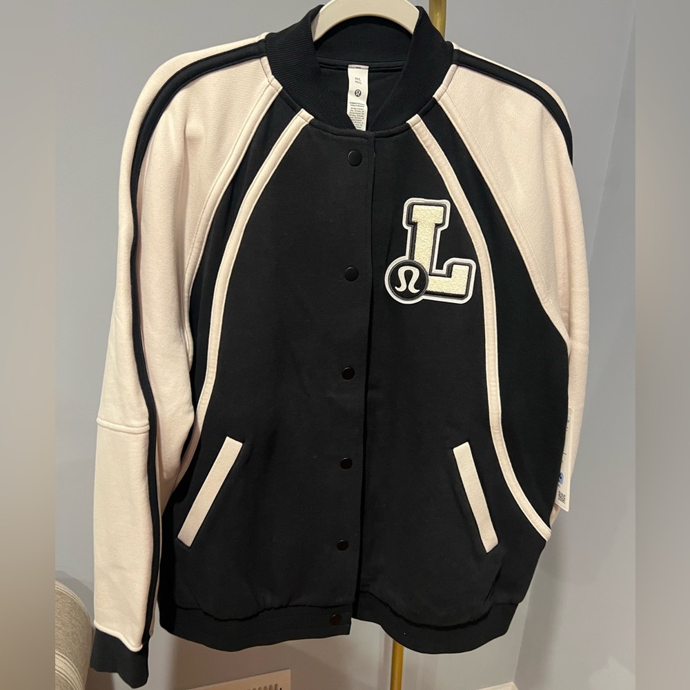 NWT Lululemon Scuba Oversized Collegiate Jacket Graphic